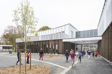 Gallery of Les Violettes School Complex and Recreation Center / HEMAA Architectes   - 9