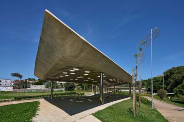 Plaza de las Jabuticabeiras / Gustavo Penna Arquiteto e Associados