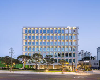 Gallery of Mega Floor (Seoul AI Hub) / stpmj  - 15