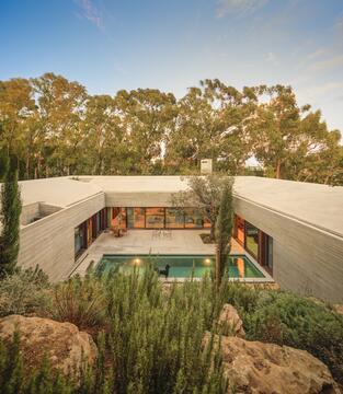 Oeiras House  / OODA
