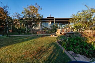 Casa Sítio Chão de Estrelas / Alfredo Barbosa Arquitetura