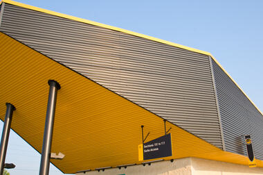 Metal Up Top: Which Roofing Style Is Leading the Change?