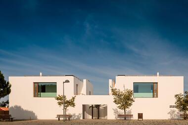 Casa Árvore / Pereira Miguel Arquitectos + Nuno Martins Correia