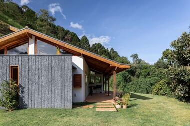 Casa da Pedra Preta  / vapor arquitetura