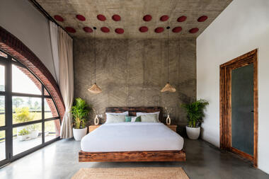 Gallery of Whispering Arc House / IDIEQ  - 12
