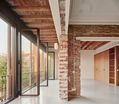 Rehabilitación integral de vivienda en Barcelona / LAOS (Xavier Botet + Albert Saboya) + Laura Bongiovanni 