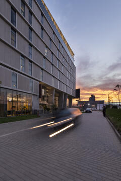 Galería de Hotel Holiday Inn Lima Airport / esteoeste  - 14