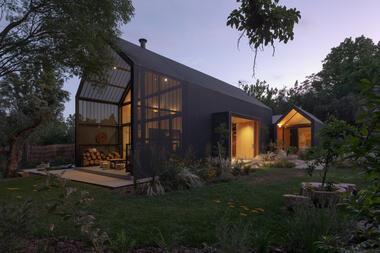 Gallery of Arrow House / Mora Hughes Arquitectos  - 1
