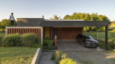 La casa de la puerta amarilla / Etéreo Arquitectos