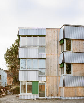 The Resilient House Multi-Generational Housing / etal.