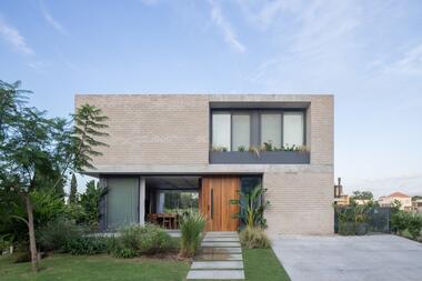 Casa RoMa / Pedro Ignacio Yáñez + Ignacio Bóscolo + Guayra