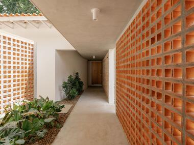 House Next Door / Guelo Nunes Arquitetura