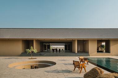 Courtyard House / D'WELL