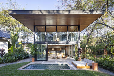 Casa Indo Avellanas / Garton Group Architecture 