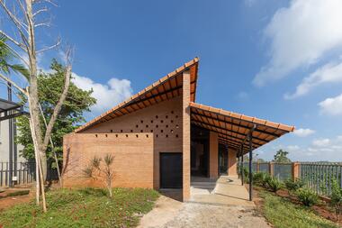 Nha Xuan Tay Residence  / G+ Architects