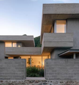 Riverside House / xiān Architects