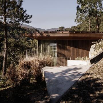 House Douro Wood / MJARC Arquitectos