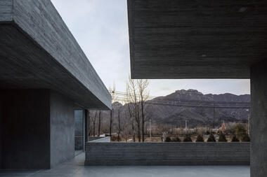 Gallery of Riverside House / xiān Architects  - 15