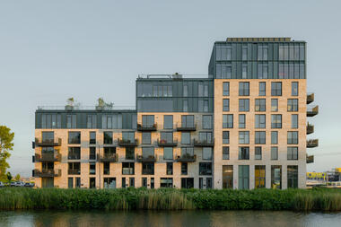 House at the Harbor / Powerhouse Company