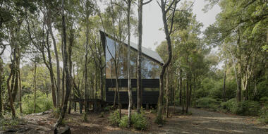 Refugio Calfuco / Tomás de Iruarrizaga