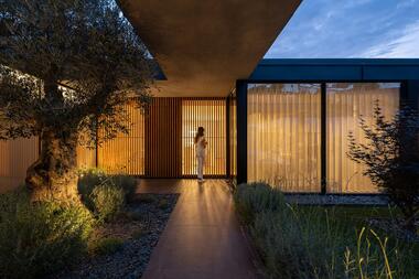 Hillside House / Ricardo Azevedo Arquitecto