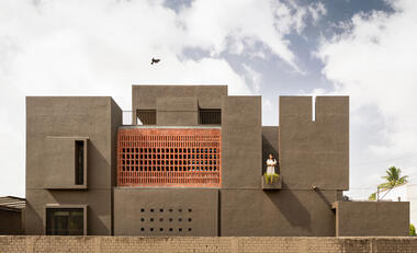 Casa-H / Studio Nirbaadh