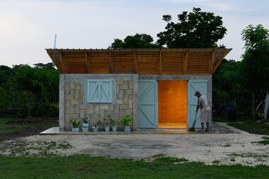 Teacher's House / Øblicuo 