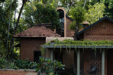 Casa das Árvores, dos Deuses e do Barro / Urava Architecture